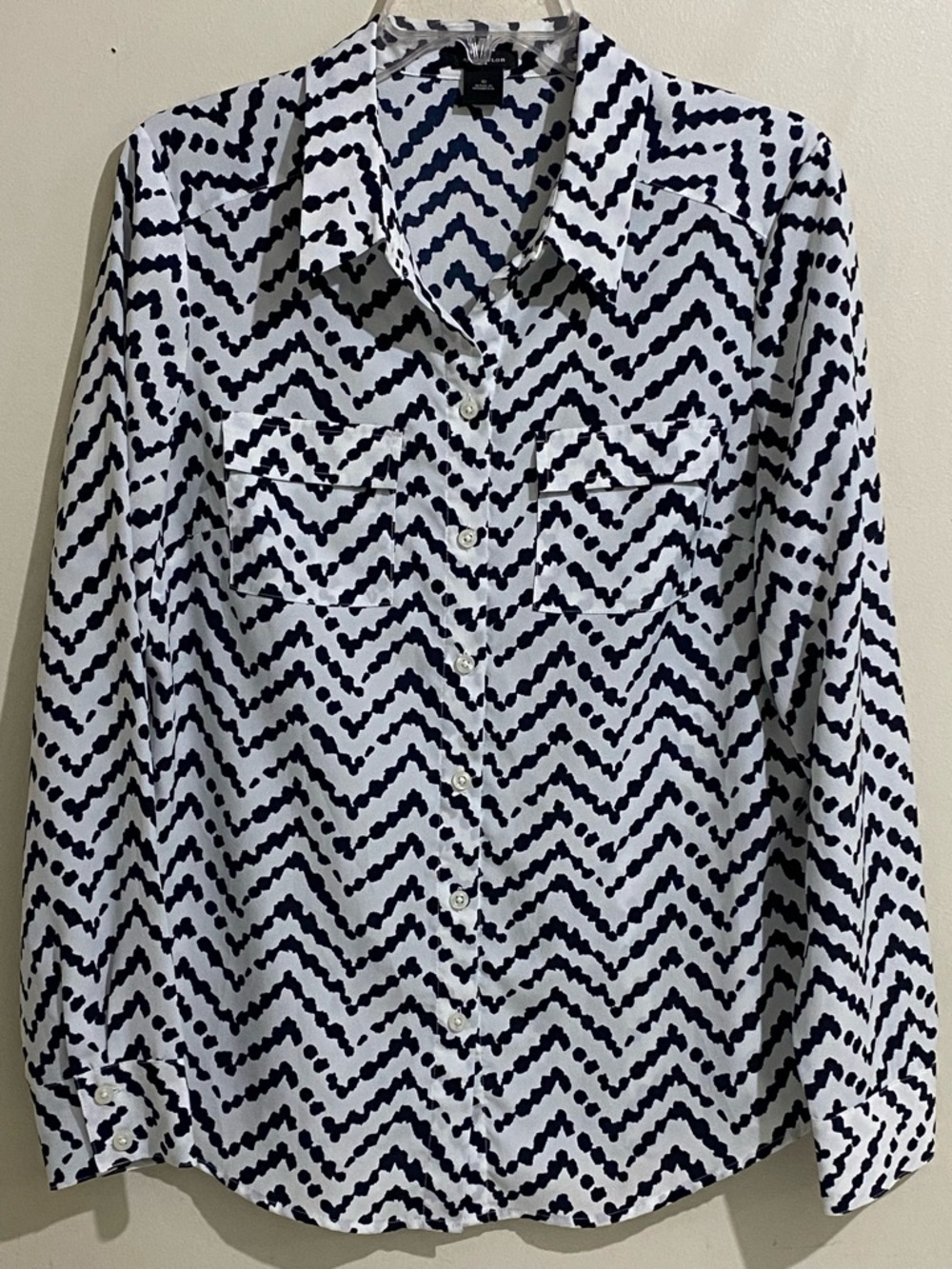 Ann Taylor White Blouse with Black Abstract Print Size 10 Button Up Long Sleeve